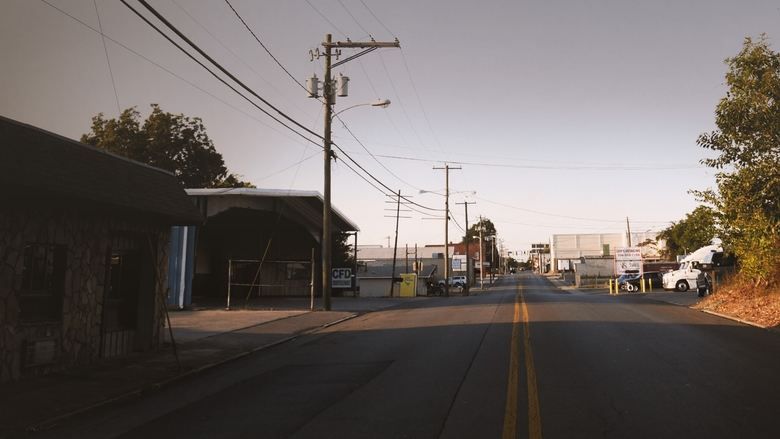 Murder Comes to Town S01