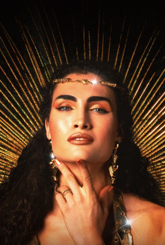 Cris Miró (She|Her|Hers) S01