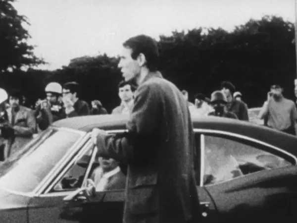 Social Confrontation: The Battle of Michigan Avenue