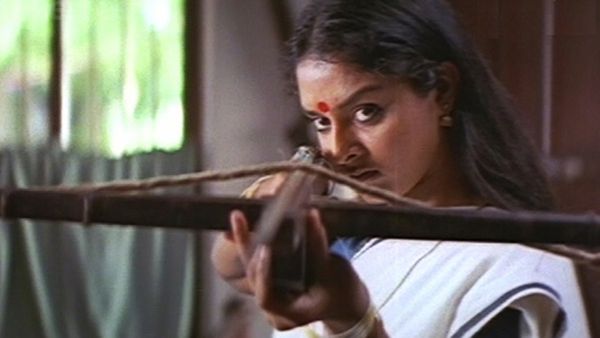 Kannezhuthi Pottumthottu (Malayalam)